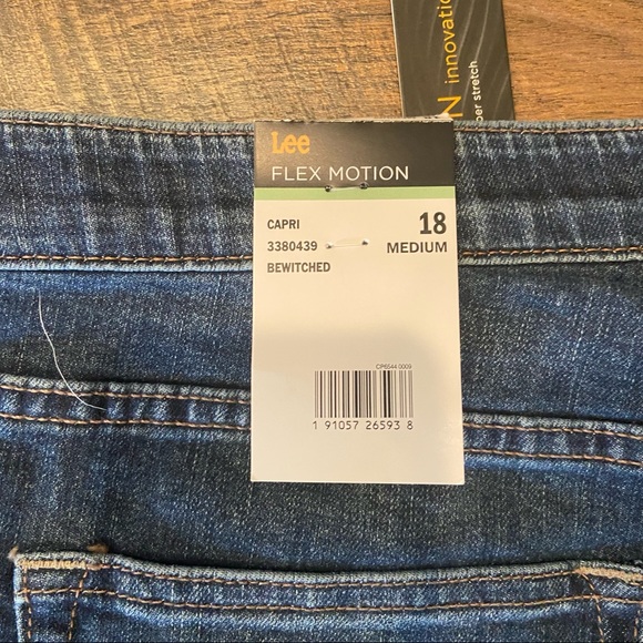 NWT! Lee Flex Motion Regular Fit Jean Capris size 18 - Picture 3 of 7